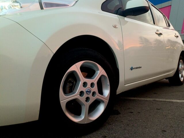 Белый Ниссан Лиф, объемом двигателя 0 л и пробегом 142 тыс. км за 5100 $, фото 3 на Automoto.ua