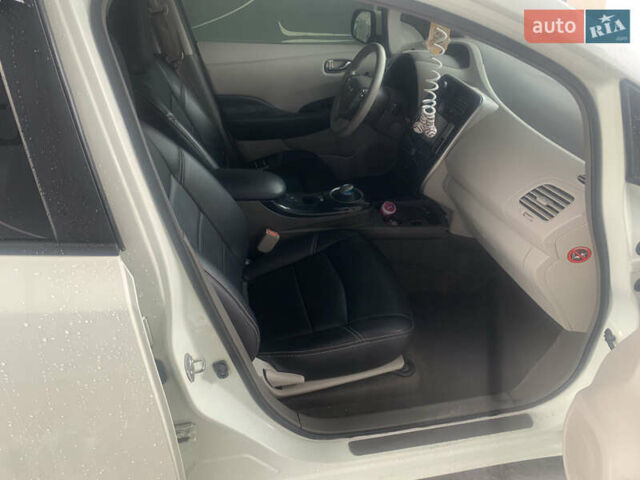 Білий Ніссан Ліф, об'ємом двигуна 0 л та пробігом 125 тис. км за 5200 $, фото 11 на Automoto.ua