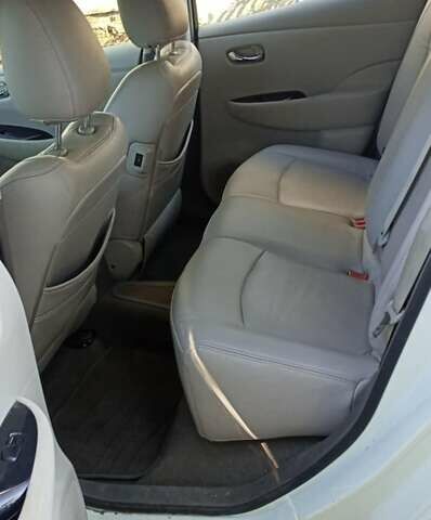 Білий Ніссан Ліф, об'ємом двигуна 0 л та пробігом 103 тис. км за 6000 $, фото 9 на Automoto.ua