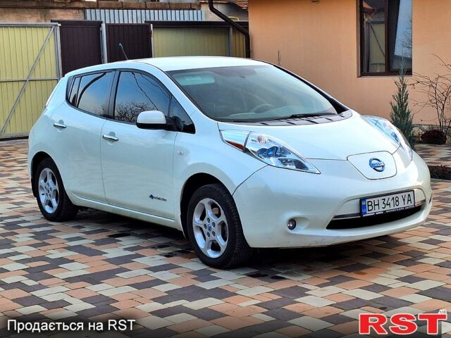 Белый Ниссан Лиф, объемом двигателя 0 л и пробегом 170 тыс. км за 5500 $, фото 3 на Automoto.ua