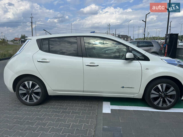 Белый Ниссан Лиф, объемом двигателя 0 л и пробегом 102 тыс. км за 5400 $, фото 7 на Automoto.ua