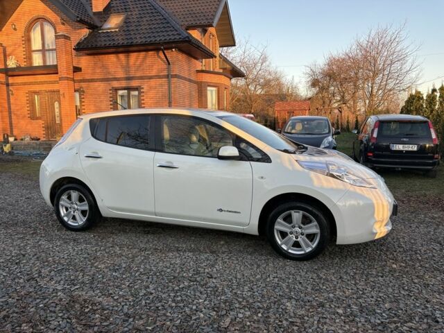 Белый Ниссан Лиф, объемом двигателя 0 л и пробегом 124 тыс. км за 4000 $, фото 12 на Automoto.ua