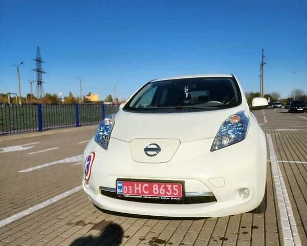 Белый Ниссан Лиф, объемом двигателя 0 л и пробегом 119 тыс. км за 5300 $, фото 11 на Automoto.ua