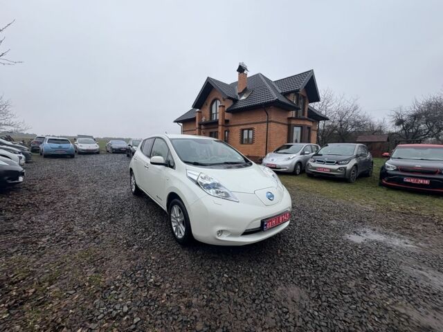 Белый Ниссан Лиф, объемом двигателя 0 л и пробегом 124 тыс. км за 3999 $, фото 13 на Automoto.ua