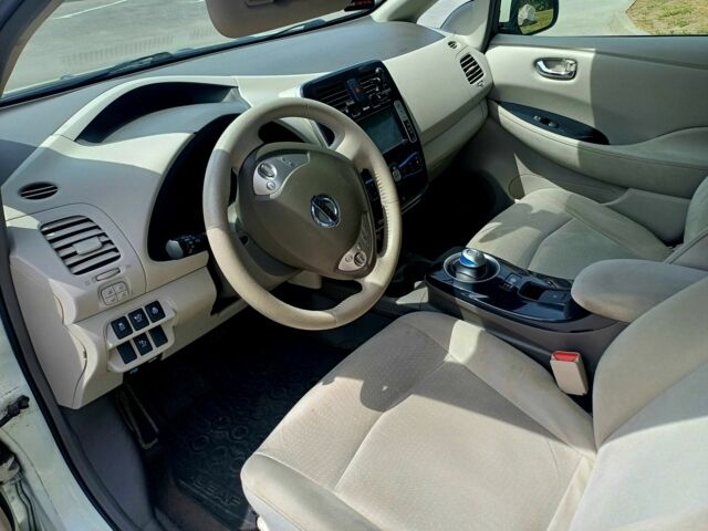 Белый Ниссан Лиф, объемом двигателя 0 л и пробегом 140 тыс. км за 5099 $, фото 17 на Automoto.ua