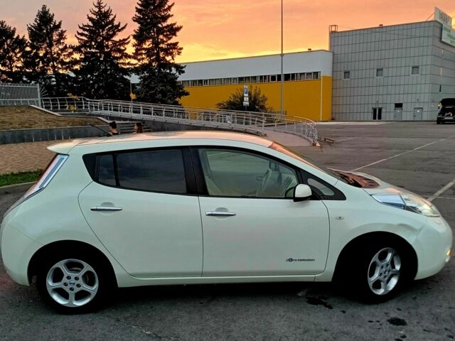 Белый Ниссан Лиф, объемом двигателя 0 л и пробегом 142 тыс. км за 5100 $, фото 8 на Automoto.ua