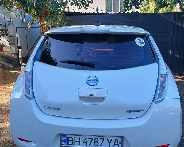 Белый Ниссан Лиф, объемом двигателя 0 л и пробегом 110 тыс. км за 6500 $, фото 1 на Automoto.ua