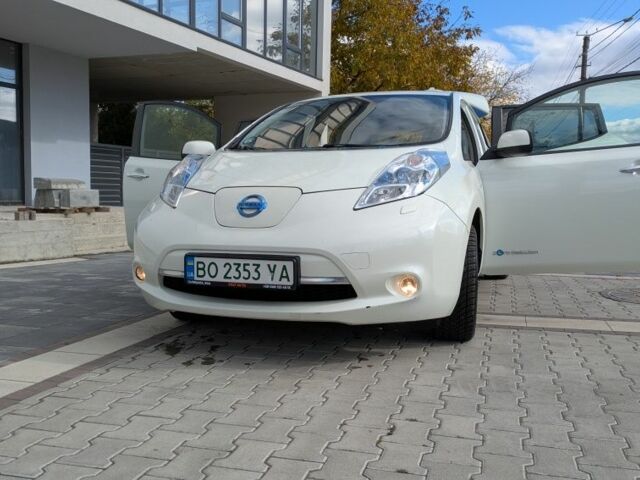 Белый Ниссан Лиф, объемом двигателя 0 л и пробегом 125 тыс. км за 4200 $, фото 4 на Automoto.ua