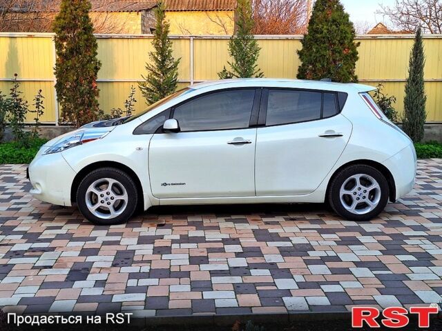 Белый Ниссан Лиф, объемом двигателя 0 л и пробегом 170 тыс. км за 5500 $, фото 2 на Automoto.ua