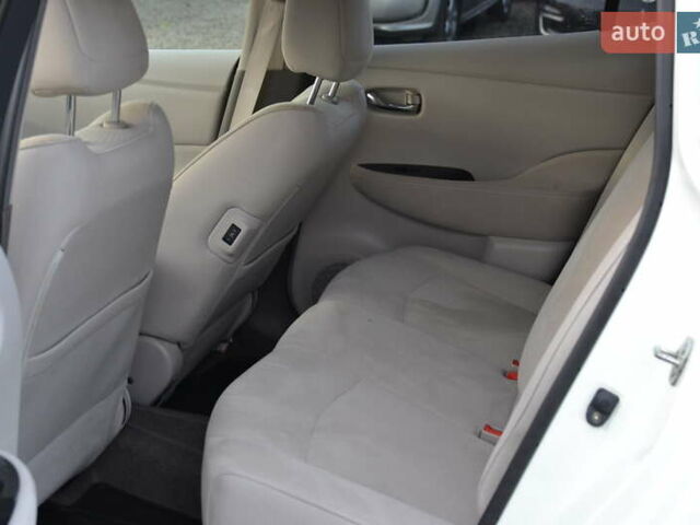 Белый Ниссан Лиф, объемом двигателя 0 л и пробегом 100 тыс. км за 3800 $, фото 17 на Automoto.ua