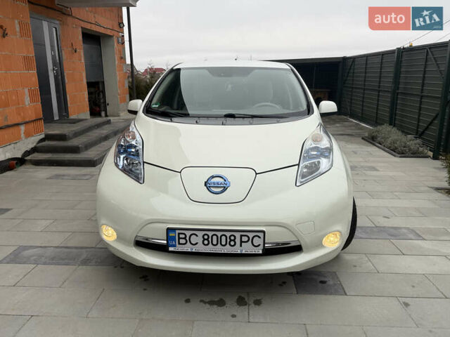 Белый Ниссан Лиф, объемом двигателя 0 л и пробегом 112 тыс. км за 5100 $, фото 2 на Automoto.ua