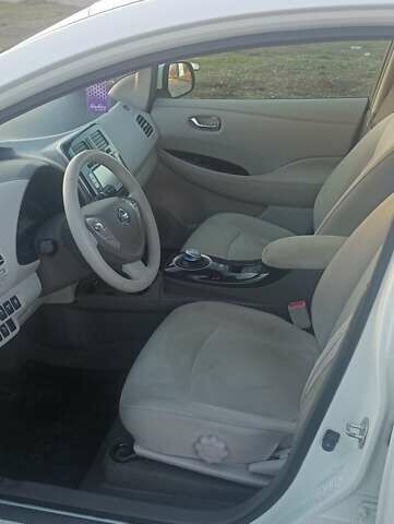 Білий Ніссан Ліф, об'ємом двигуна 0 л та пробігом 111 тис. км за 5300 $, фото 7 на Automoto.ua