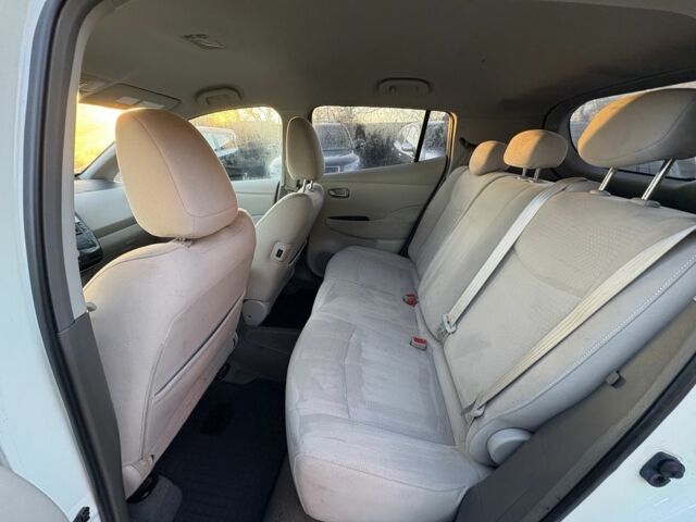 Белый Ниссан Лиф, объемом двигателя 0 л и пробегом 124 тыс. км за 4000 $, фото 17 на Automoto.ua