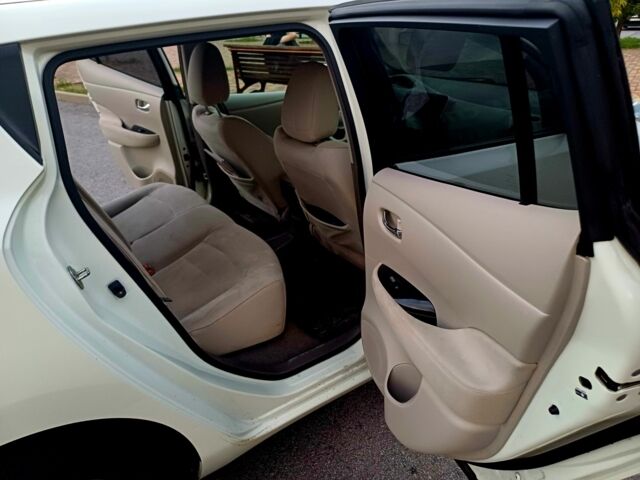 Белый Ниссан Лиф, объемом двигателя 0 л и пробегом 142 тыс. км за 5100 $, фото 16 на Automoto.ua