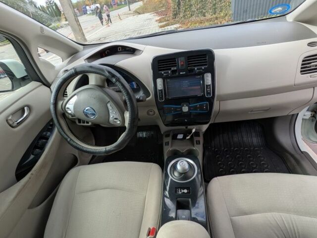 Белый Ниссан Лиф, объемом двигателя 0 л и пробегом 125 тыс. км за 4200 $, фото 9 на Automoto.ua