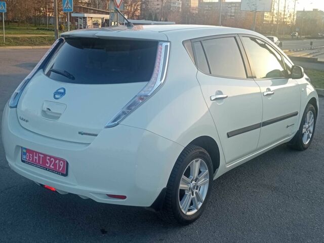 Белый Ниссан Лиф, объемом двигателя 0 л и пробегом 111 тыс. км за 5200 $, фото 2 на Automoto.ua