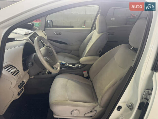 Белый Ниссан Лиф, объемом двигателя 0 л и пробегом 202 тыс. км за 4000 $, фото 5 на Automoto.ua