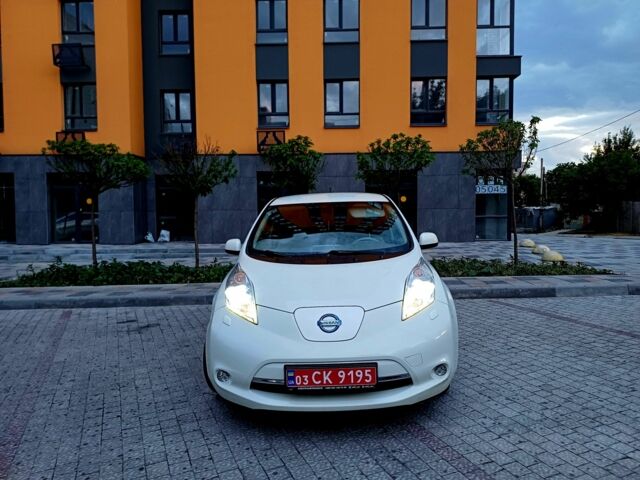 Белый Ниссан Лиф, объемом двигателя 0 л и пробегом 140 тыс. км за 5099 $, фото 2 на Automoto.ua