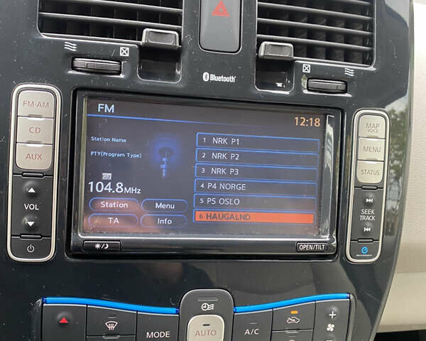 Білий Ніссан Ліф, об'ємом двигуна 0 л та пробігом 81 тис. км за 4600 $, фото 57 на Automoto.ua