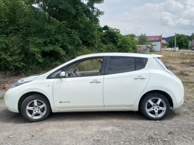 Белый Ниссан Лиф, объемом двигателя 0 л и пробегом 142 тыс. км за 5350 $, фото 1 на Automoto.ua