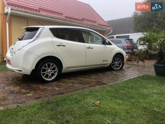 Белый Ниссан Лиф, объемом двигателя 0 л и пробегом 152 тыс. км за 4999 $, фото 3 на Automoto.ua