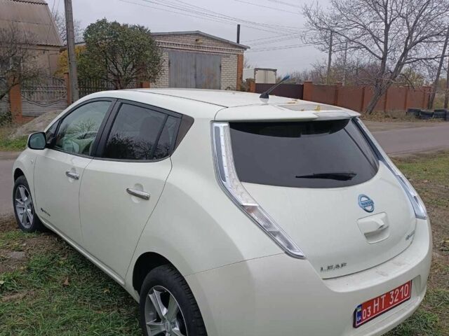 Белый Ниссан Лиф, объемом двигателя 0 л и пробегом 100 тыс. км за 6500 $, фото 7 на Automoto.ua