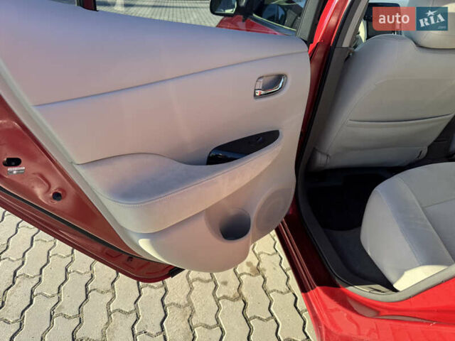 Білий Ніссан Ліф, об'ємом двигуна 0 л та пробігом 133 тис. км за 4500 $, фото 20 на Automoto.ua