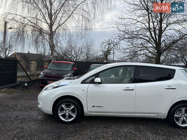 Белый Ниссан Лиф, объемом двигателя 0 л и пробегом 106 тыс. км за 4000 $, фото 9 на Automoto.ua