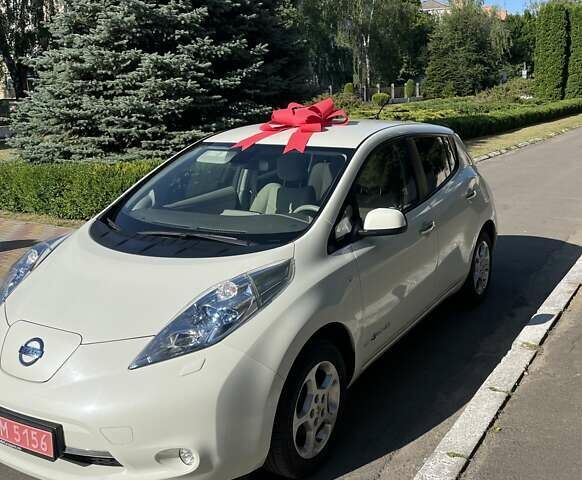 Білий Ніссан Ліф, об'ємом двигуна 0 л та пробігом 124 тис. км за 5900 $, фото 1 на Automoto.ua
