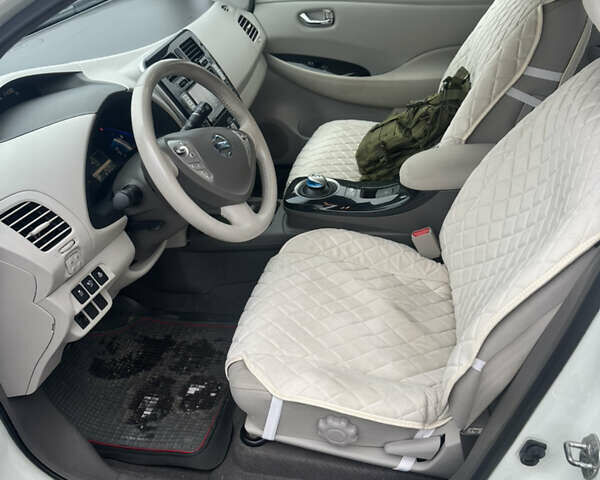 Белый Ниссан Лиф, объемом двигателя 0 л и пробегом 68 тыс. км за 4000 $, фото 8 на Automoto.ua