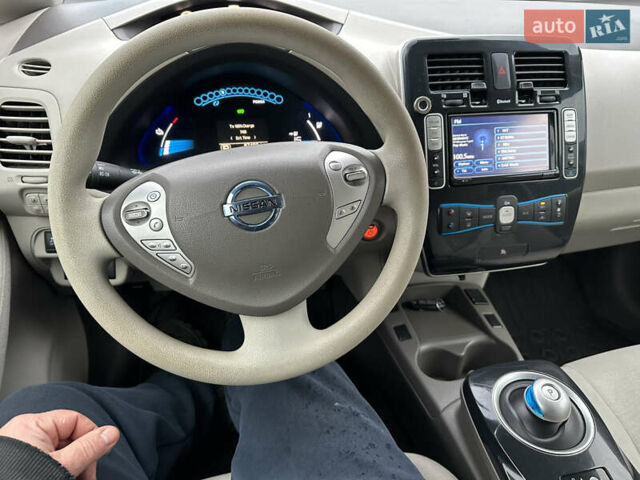 Білий Ніссан Ліф, об'ємом двигуна 0 л та пробігом 87 тис. км за 4900 $, фото 14 на Automoto.ua