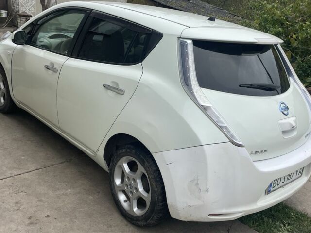 Белый Ниссан Лиф, объемом двигателя 0 л и пробегом 300 тыс. км за 5250 $, фото 2 на Automoto.ua