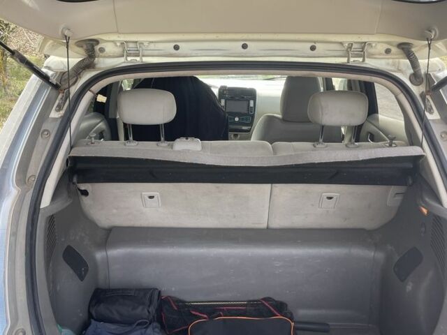 Белый Ниссан Лиф, объемом двигателя 0 л и пробегом 300 тыс. км за 5250 $, фото 6 на Automoto.ua