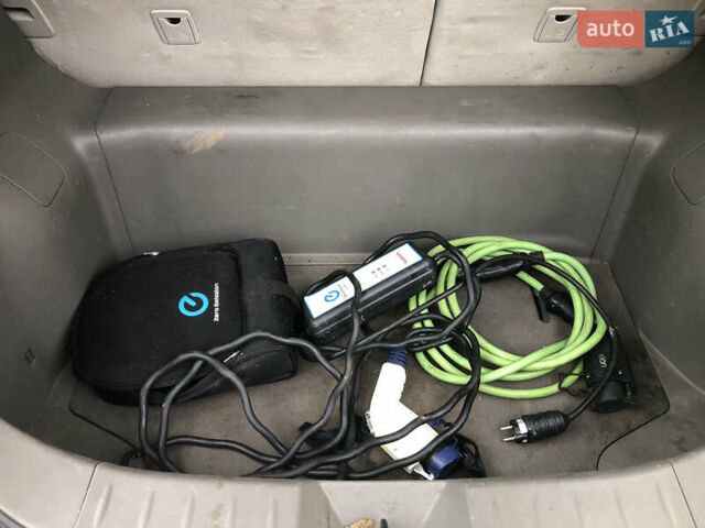 Белый Ниссан Лиф, объемом двигателя 0 л и пробегом 152 тыс. км за 4999 $, фото 6 на Automoto.ua