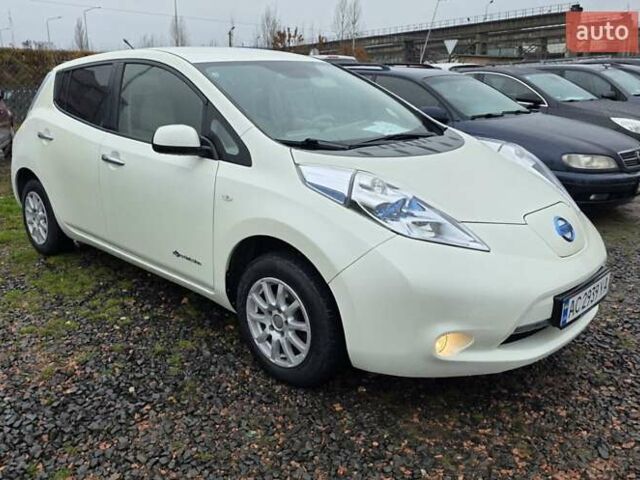 Белый Ниссан Лиф, объемом двигателя 0 л и пробегом 125 тыс. км за 5200 $, фото 3 на Automoto.ua