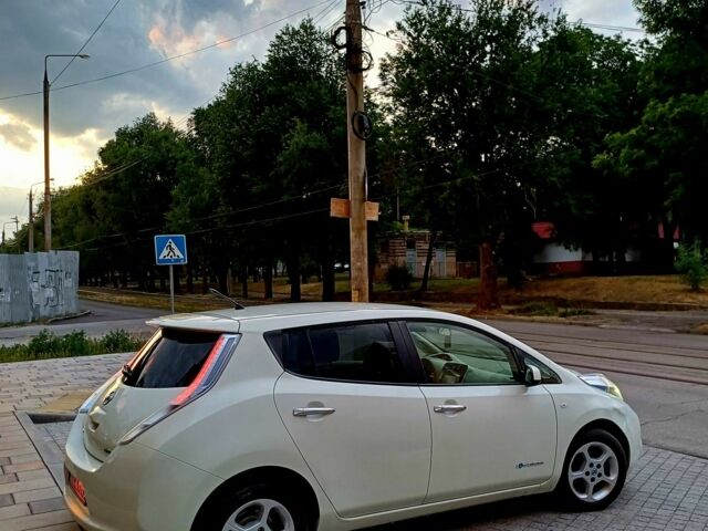 Белый Ниссан Лиф, объемом двигателя 0 л и пробегом 140 тыс. км за 5099 $, фото 7 на Automoto.ua