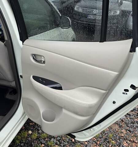 Белый Ниссан Лиф, объемом двигателя 0 л и пробегом 125 тыс. км за 5200 $, фото 19 на Automoto.ua