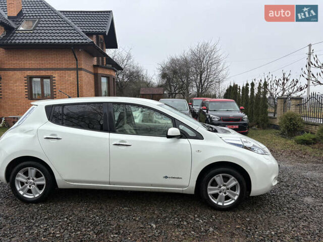 Белый Ниссан Лиф, объемом двигателя 0 л и пробегом 124 тыс. км за 3999 $, фото 3 на Automoto.ua