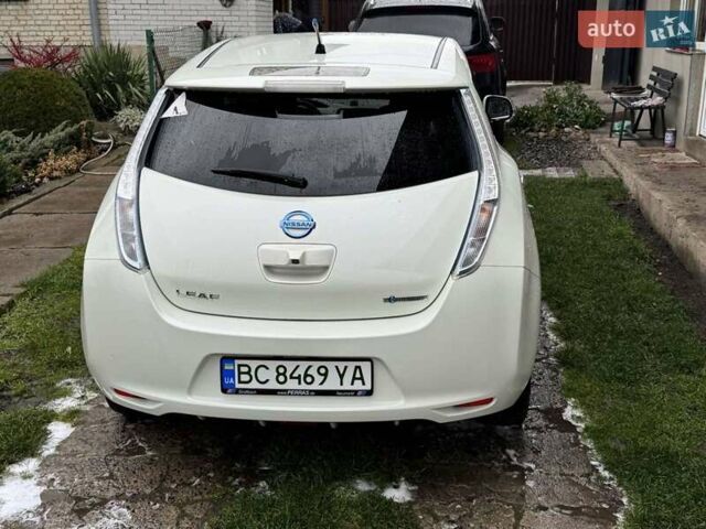 Белый Ниссан Лиф, объемом двигателя 0 л и пробегом 90 тыс. км за 4500 $, фото 3 на Automoto.ua