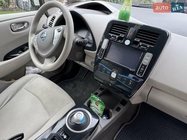 Белый Ниссан Лиф, объемом двигателя 0 л и пробегом 90 тыс. км за 4500 $, фото 6 на Automoto.ua