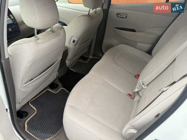 Белый Ниссан Лиф, объемом двигателя 0 л и пробегом 112 тыс. км за 5100 $, фото 14 на Automoto.ua