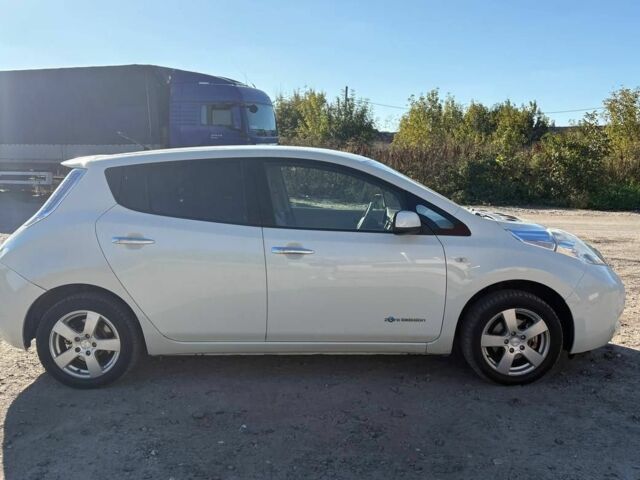 Белый Ниссан Лиф, объемом двигателя 0 л и пробегом 180 тыс. км за 3650 $, фото 3 на Automoto.ua