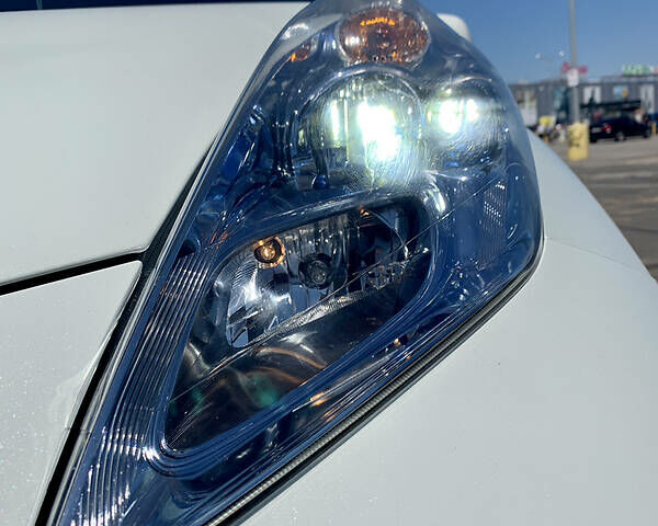 Белый Ниссан Лиф, объемом двигателя 0 л и пробегом 158 тыс. км за 6700 $, фото 2 на Automoto.ua