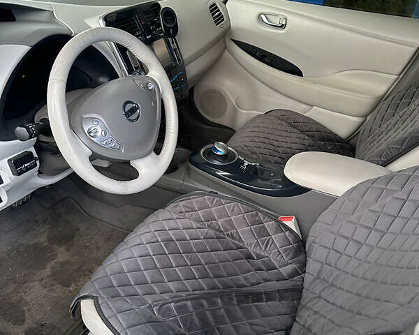 Белый Ниссан Лиф, объемом двигателя 0 л и пробегом 115 тыс. км за 6390 $, фото 5 на Automoto.ua