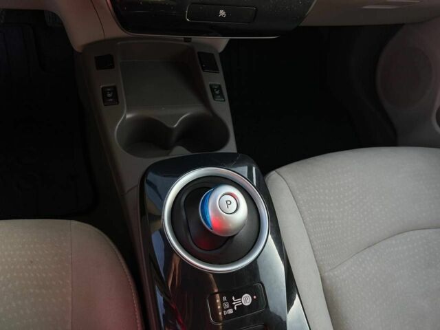 Белый Ниссан Лиф, объемом двигателя 0 л и пробегом 104 тыс. км за 6400 $, фото 12 на Automoto.ua