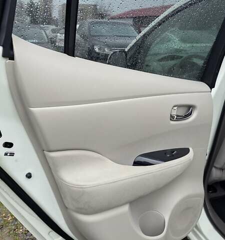 Белый Ниссан Лиф, объемом двигателя 0 л и пробегом 125 тыс. км за 5200 $, фото 14 на Automoto.ua