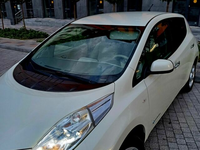 Белый Ниссан Лиф, объемом двигателя 0 л и пробегом 140 тыс. км за 5099 $, фото 5 на Automoto.ua