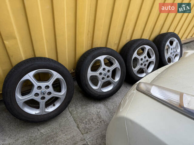 Белый Ниссан Лиф, объемом двигателя 0 л и пробегом 124 тыс. км за 4990 $, фото 6 на Automoto.ua