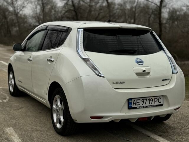 Белый Ниссан Лиф, объемом двигателя 0 л и пробегом 170 тыс. км за 3650 $, фото 5 на Automoto.ua