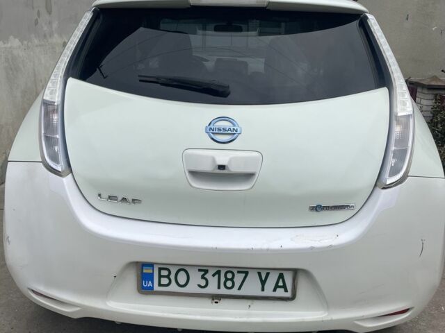 Белый Ниссан Лиф, объемом двигателя 0 л и пробегом 300 тыс. км за 5250 $, фото 3 на Automoto.ua